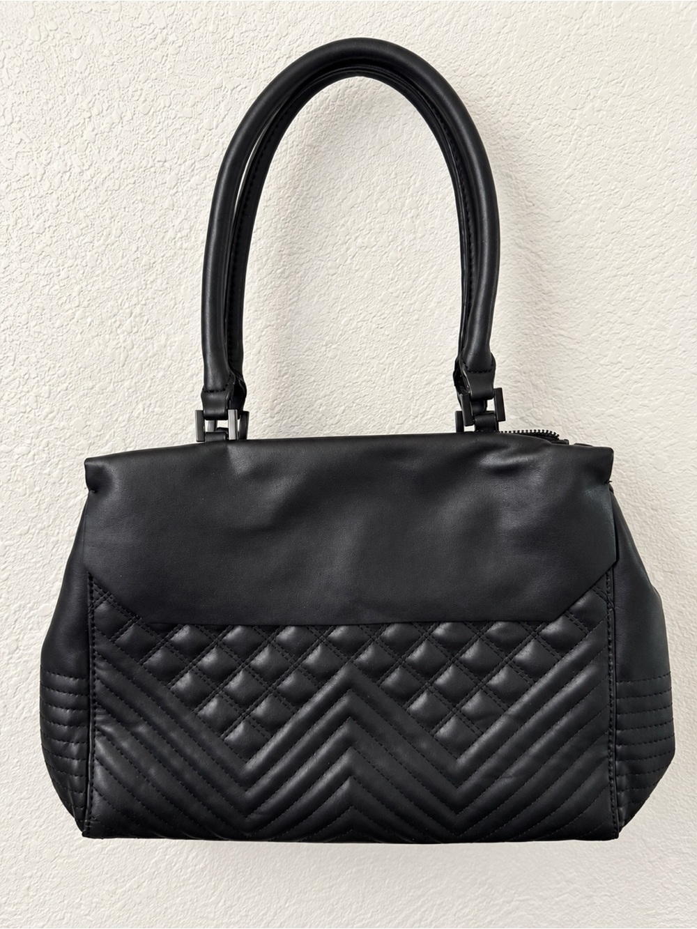 GUESS Rebel Roma Quilted Satchel 🖤 - Picture 2 of 4